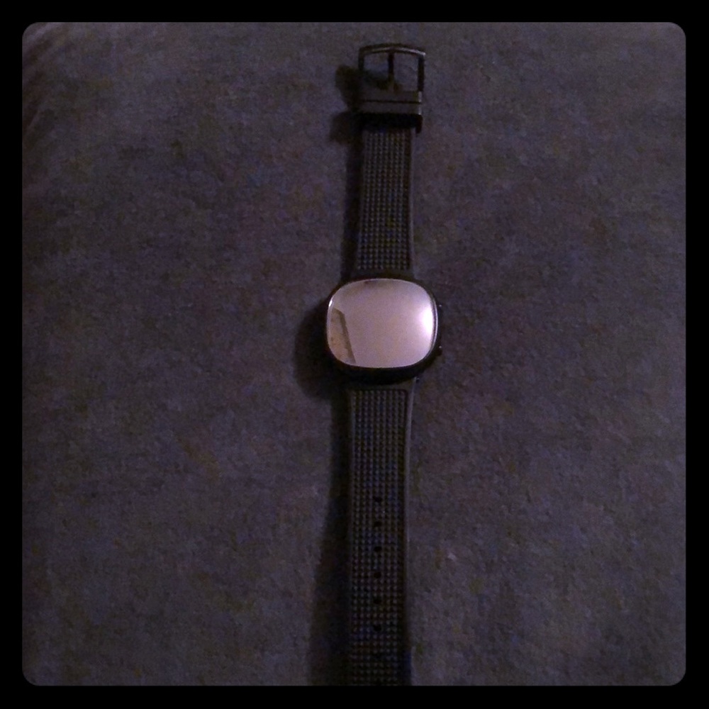 Elizabeth and James silver series 200 watch